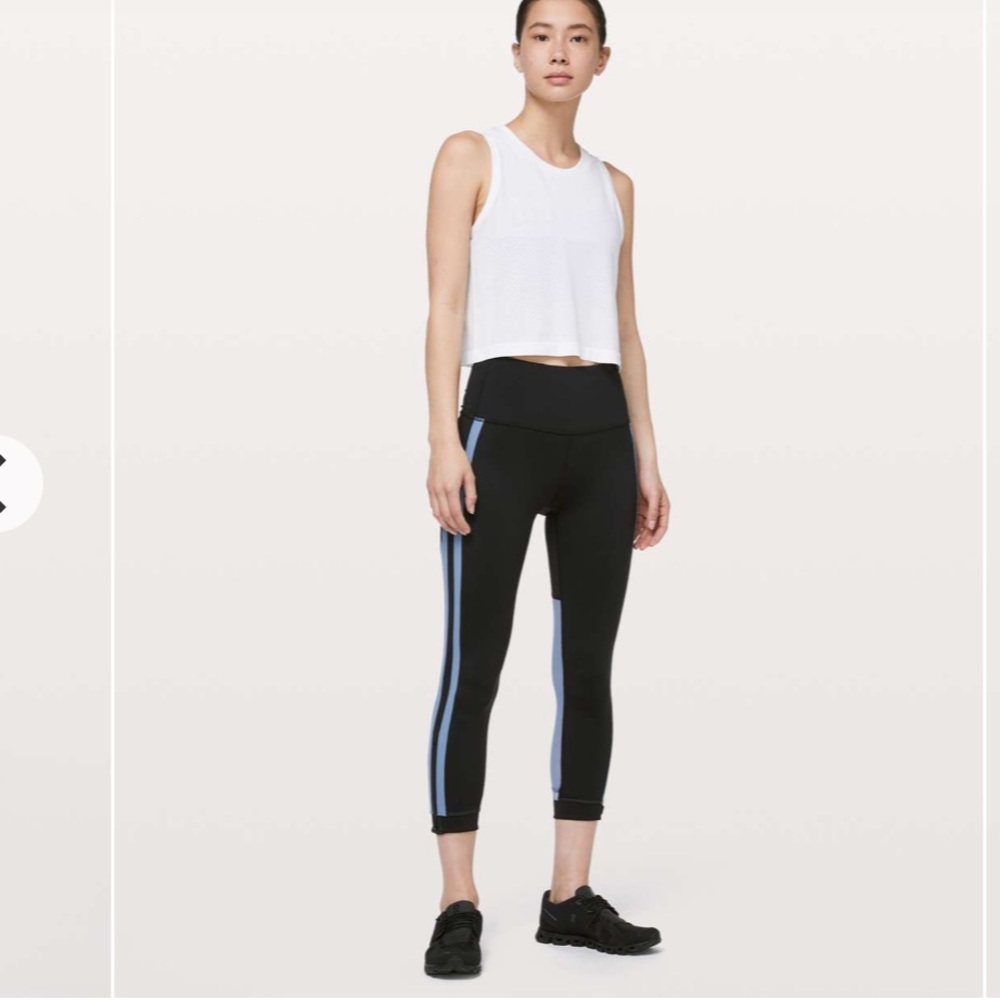 Lululemon Zip The Line Crop 23" Black / Utility Blue Size 6 - Picture 3 of 15